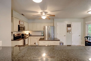 picture of kitchen in 2913 colonel lamb dr in wilmington nc